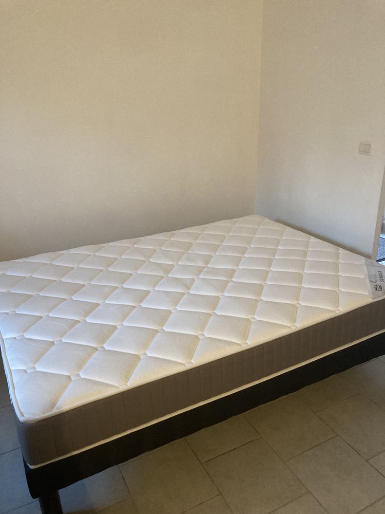 Matelas Simmons et sommier 450 Roquebrune-sur-Argens (83)
