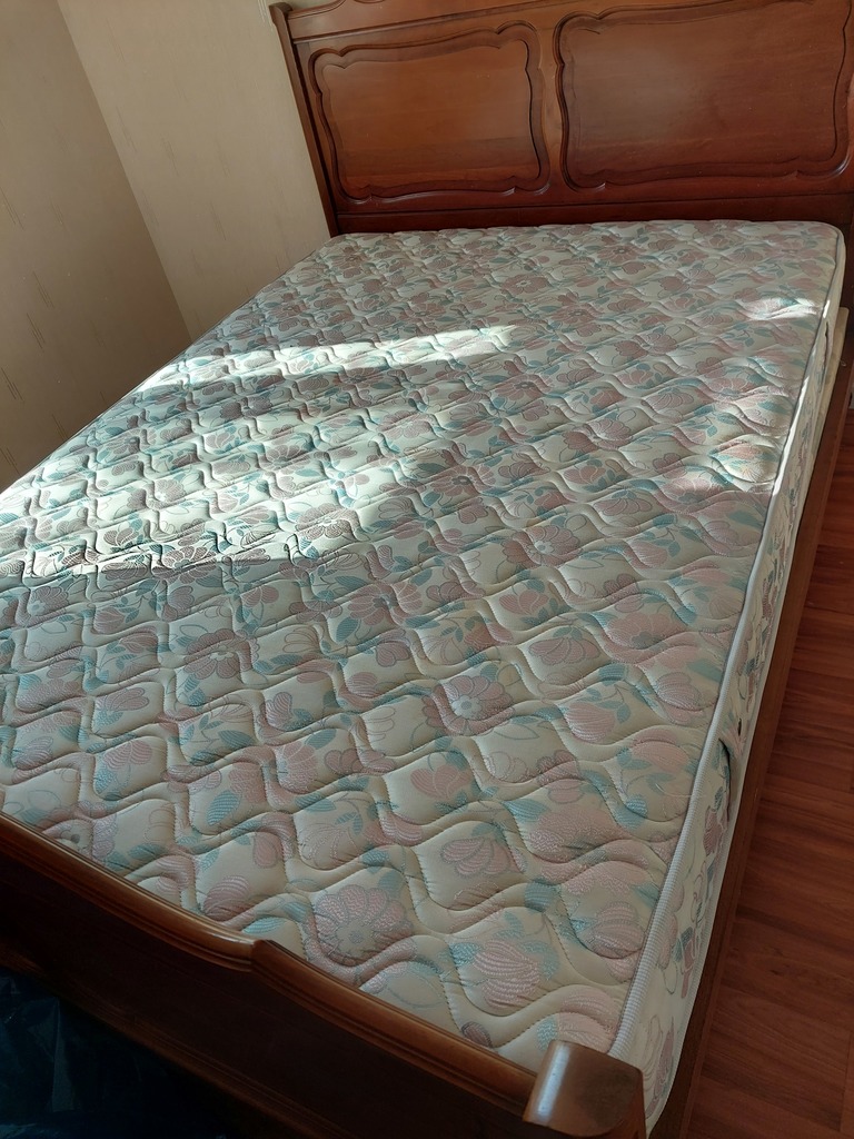 Matelas et sommier pour lit double 150 Quimper (29)
