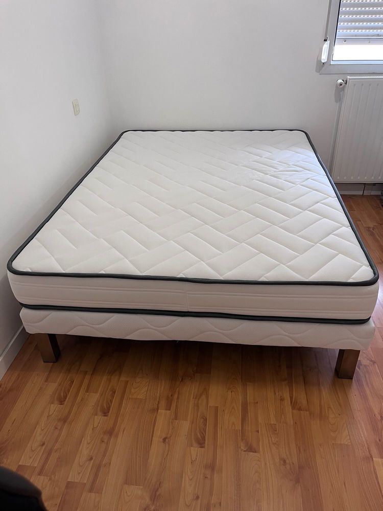  lot matelas sommier tapisse 140x190 commode penderie bureau 550 Rennes (35)