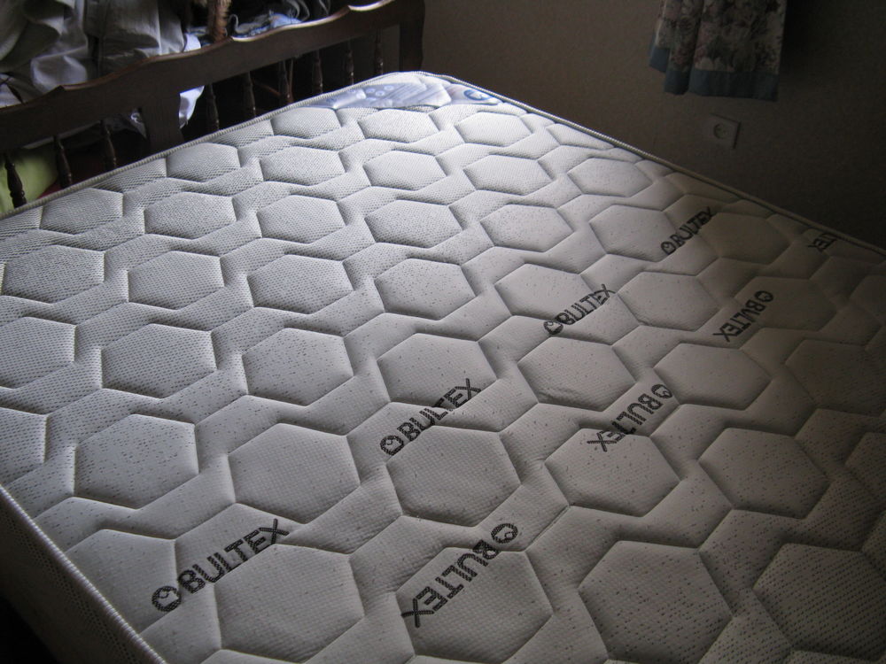 Matelas et sommier. 45 Peymeinade (06)