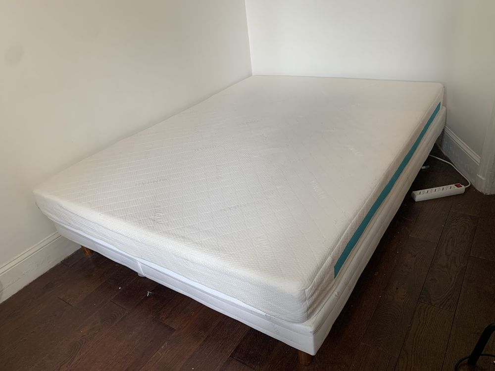 Lit: matelas + sommier 200 Paris 18 (75)