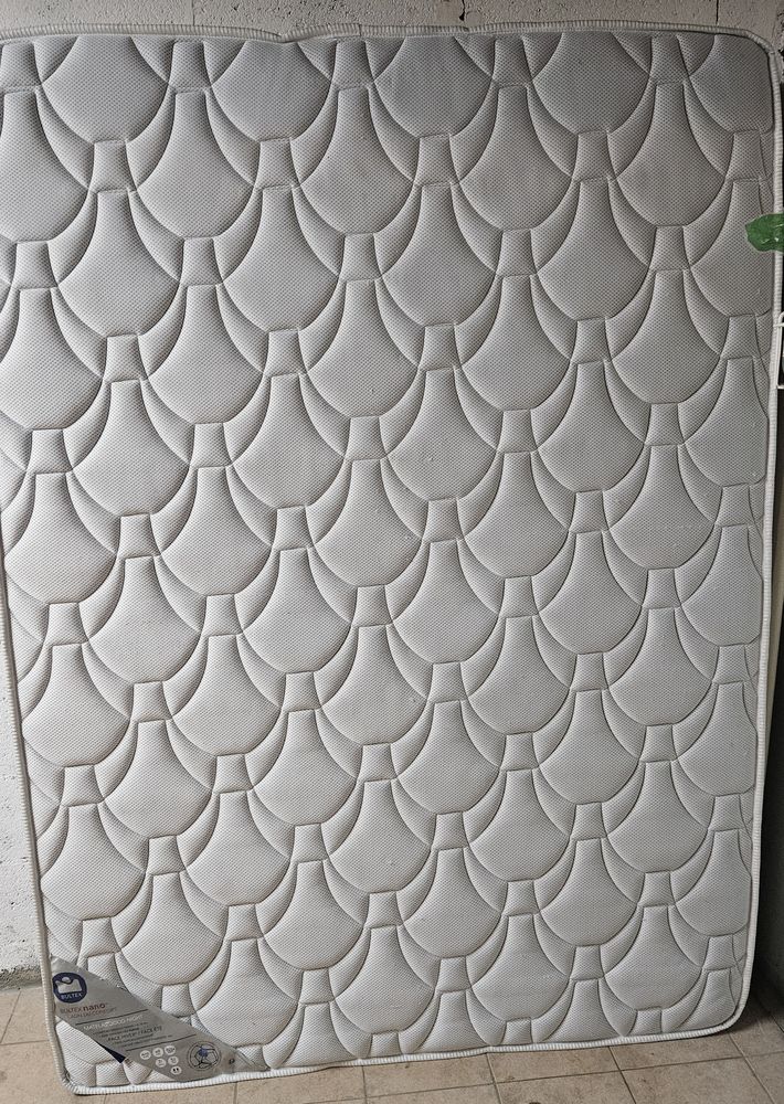 : matelas + sommier 40 Nouilly (57)