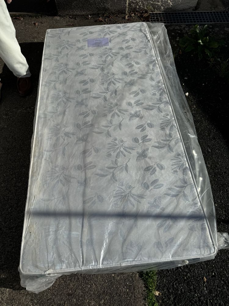 2 matelas et 2 sommiers 100 Issoudun (36)
