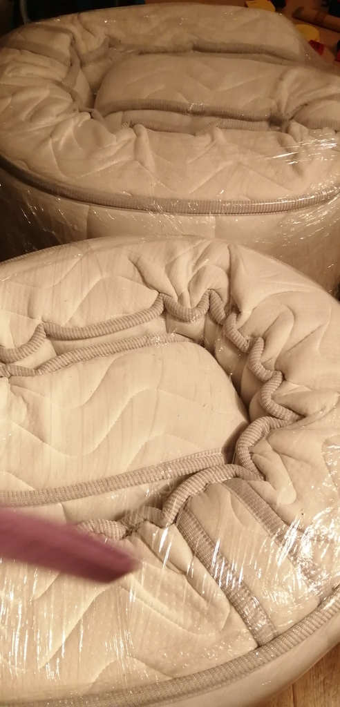 2 matelas, 2 sommiers 600 Montreuil-sur-Epte (95)