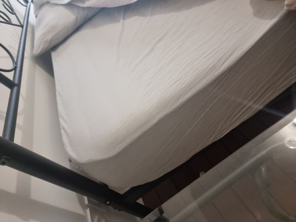 Lit, matelas et 2 tables de chevet 250 Chaponost (69)