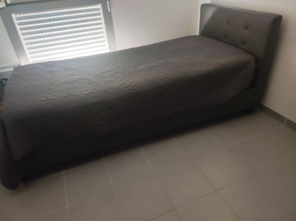 LIT+MATELAS+ TETE LIT GRIS 90X190  50 euros 50 Montpellier (34)