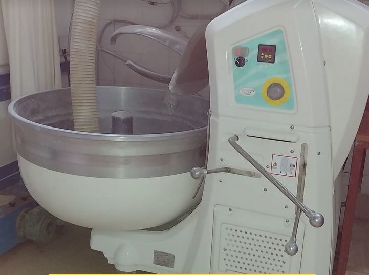 mat�riel de boulangerie petrin, four, faconneuse
1 Millau (12)