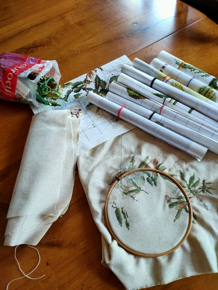 mat�riel broderie � point compt� DMC 150 Moulins (03)