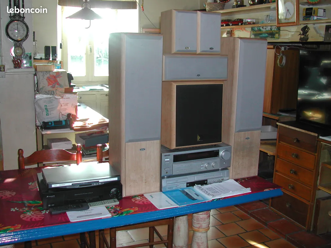 mat�riel de hifi le lot 300 Lacapelle-Viescamp (15)