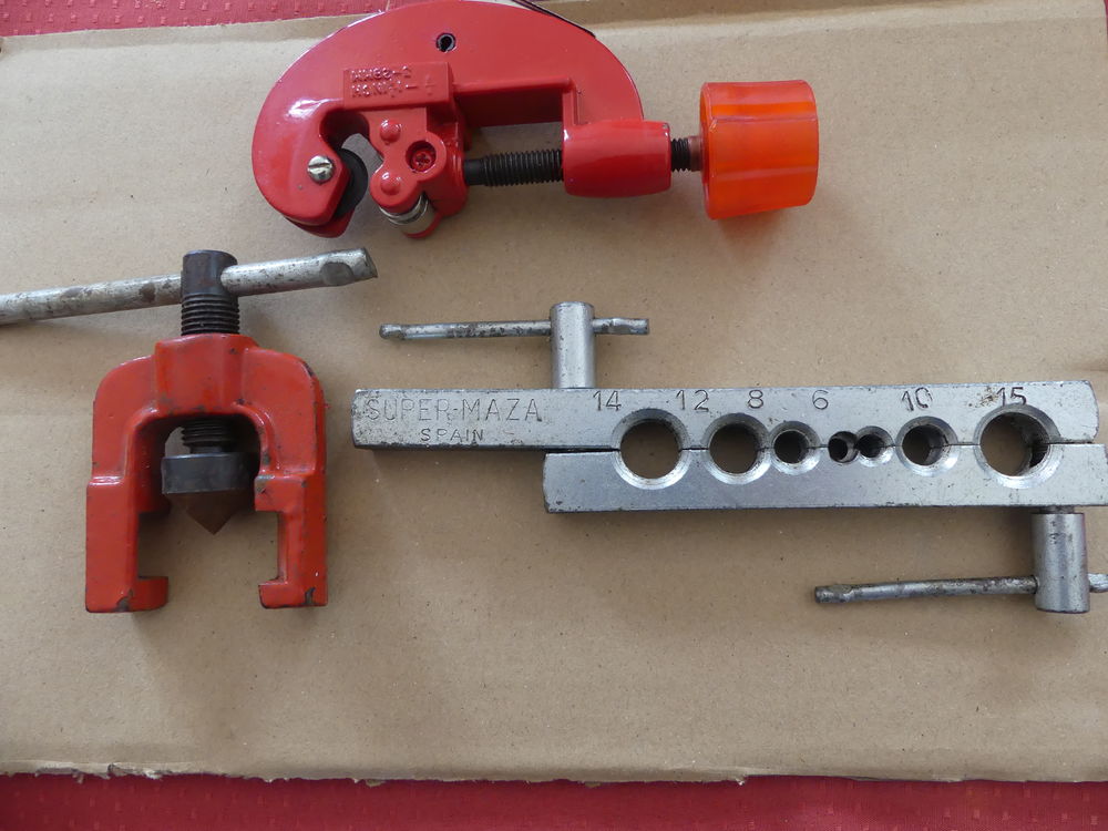 materiel pour faire cols sur tuyaux freins 10 Milizac (29)