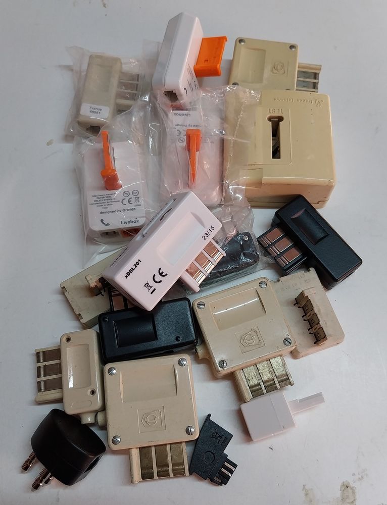 lot mat�riel t�l�phonie fiches c�bles RJ11 10 Lons (64)