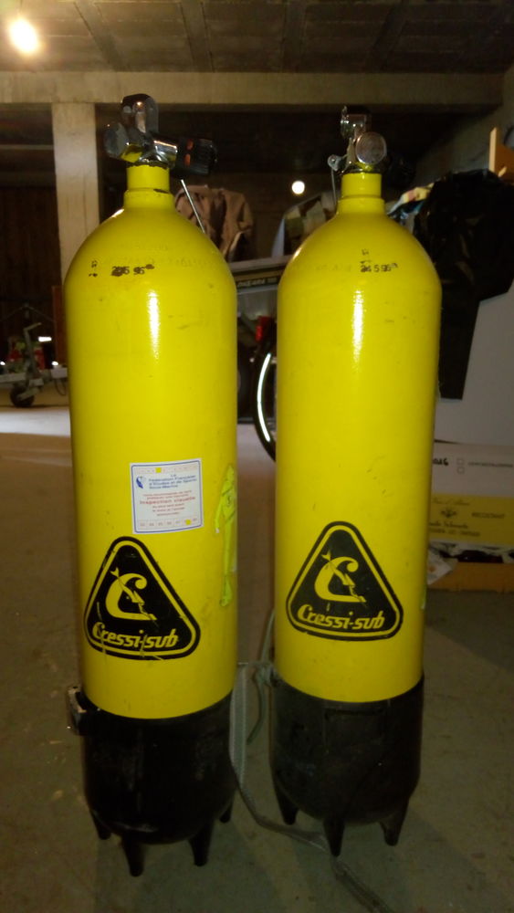 MATERIELS DE PLONGEE.
700 Panissi�res (42)