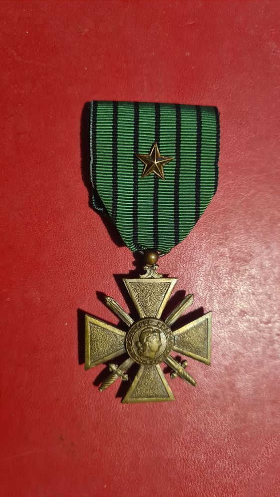 M�daille Croix de Guerre 1939-1940 avec citation - Vichy. 47 Lucheux (80)