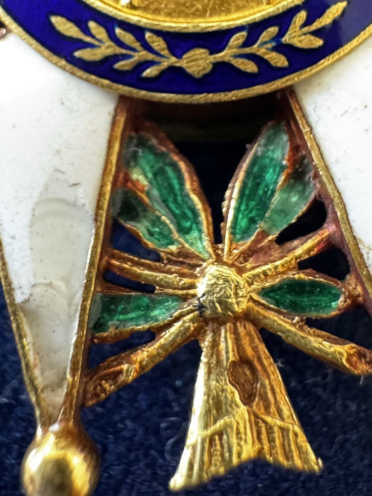 M�daille l�gion d'honneur 3 eme r�publique en OR 18k poin�on t�te d'aigle 1998 Rosny-sous-Bois (93)