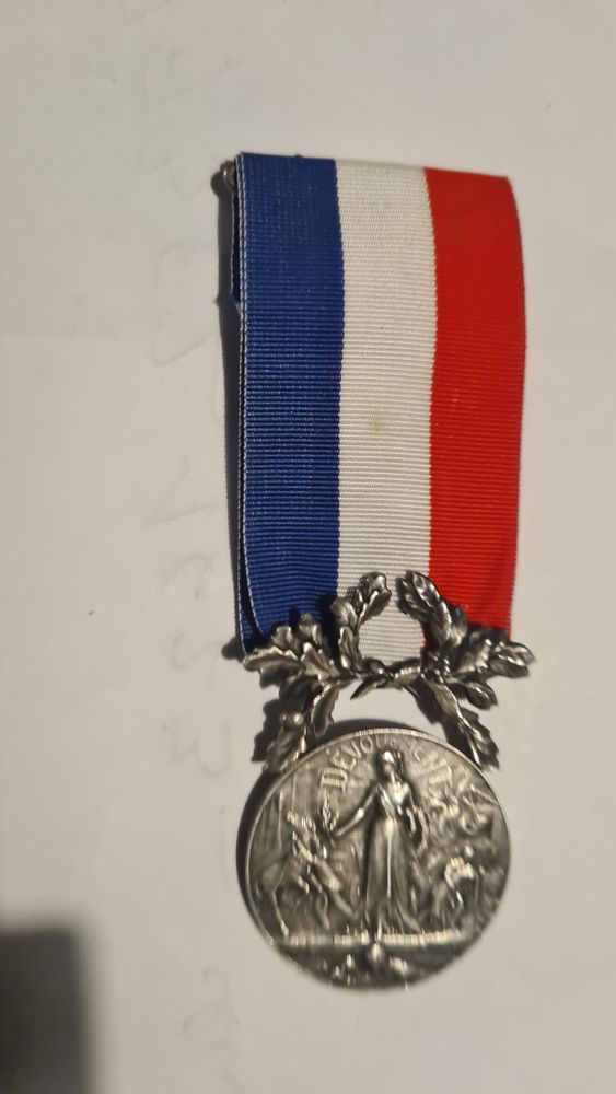 M�daille Minist�re De L'int�rieur D�vouement en Argent. 40 Lucheux (80)