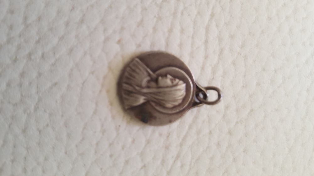 M�daille notre dame de lourdes 5 S�te (34)