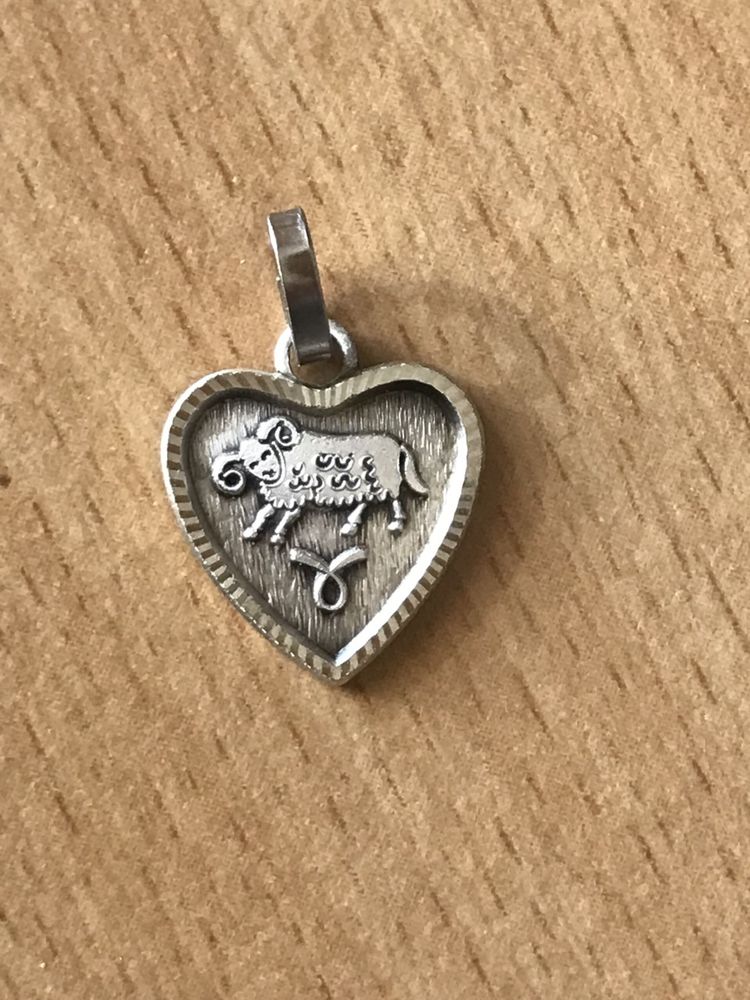 M�daille pendentif pendant plaqu� argent 1.2 cm 6 Saint-Prix (95)