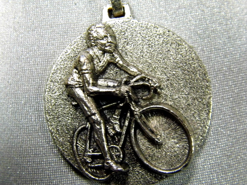 Medaille porte clés porte clef Gravelines DEPECKER cycle velo ancien bicyclette 15 Dunkerque (59)