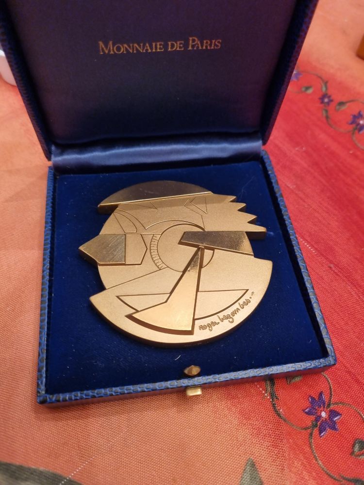 m�daille Roger bezombes 250 Paris 13 (75)