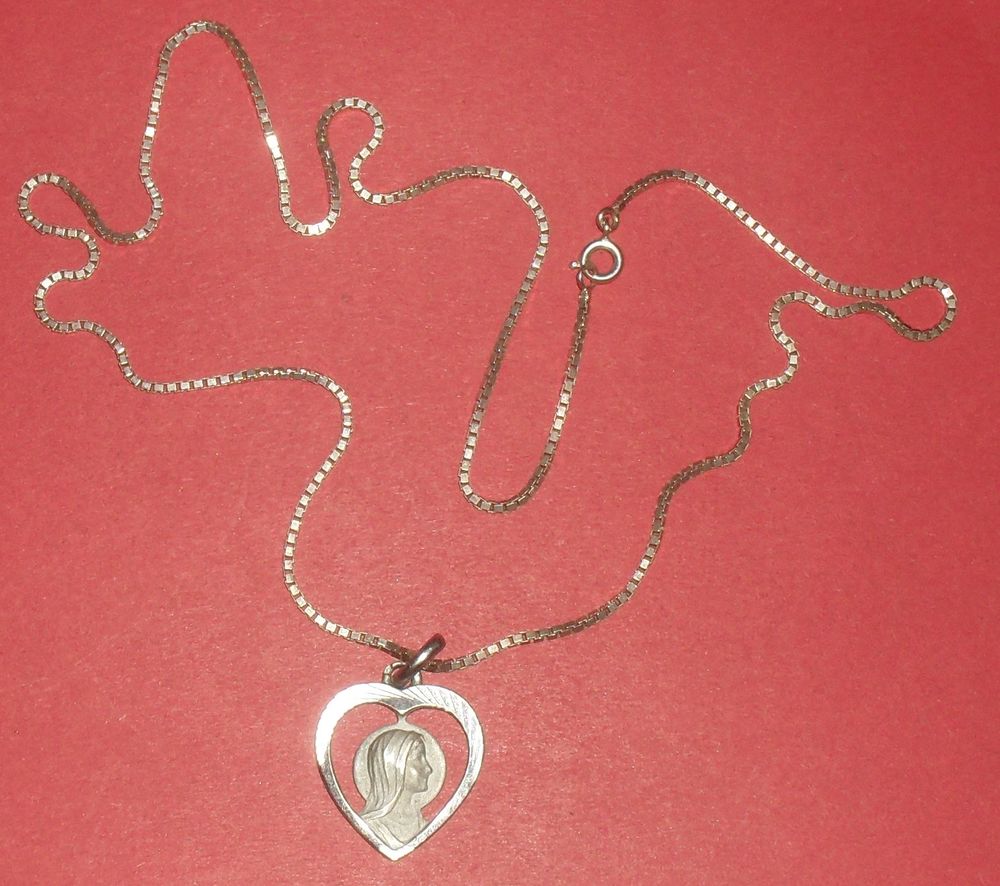 M�daille Vierge dans un c?ur argent� + cha�ne. 20 Montreuil (93)