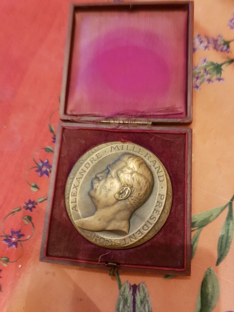 m�dailles de bronze 100 Paris 13 (75)