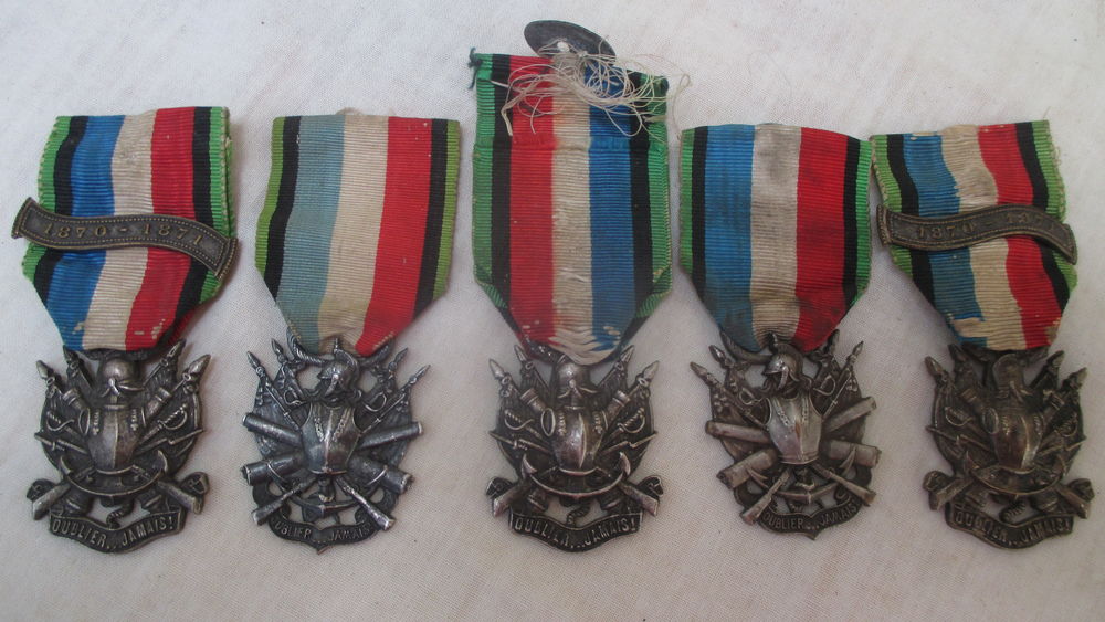 lot m�dailles militaire. 120 Causse-et-Di�ge (12)