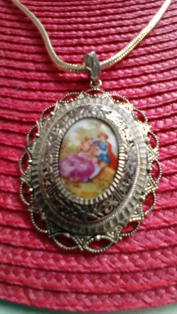 M�daillon ancien 120 N�mes (30)