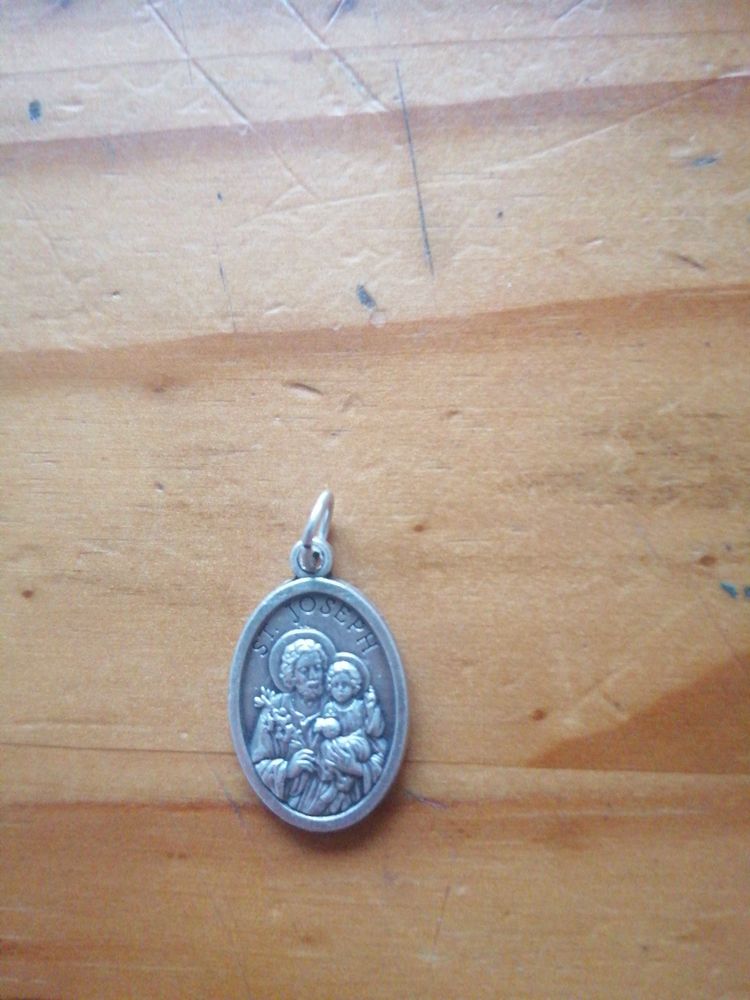 m�daillon st Joseph 5 Calais (62)