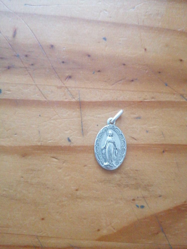 m�daillon de la vierge marie 4 Calais (62)