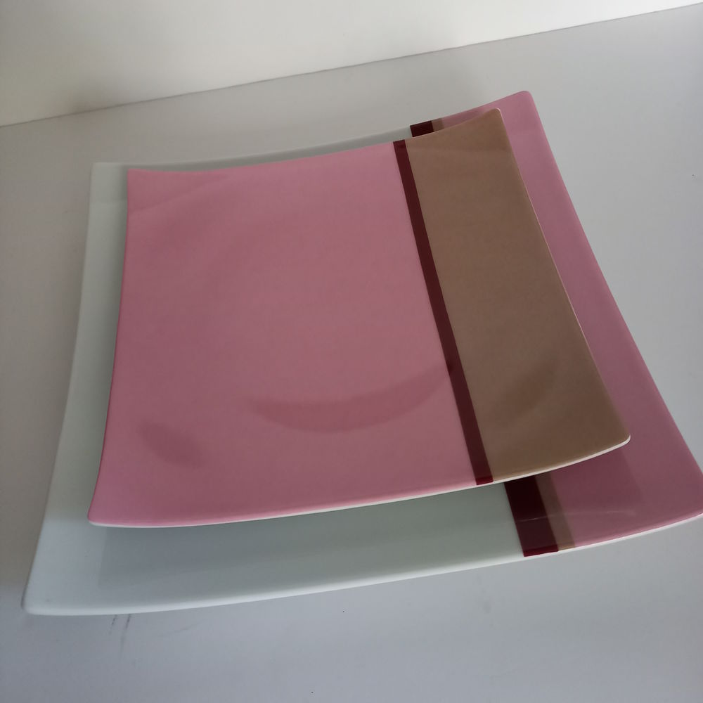 Medart de Noblat, framboise ,  lot de 2 assiettes de Limoges 30 Saumur (49)