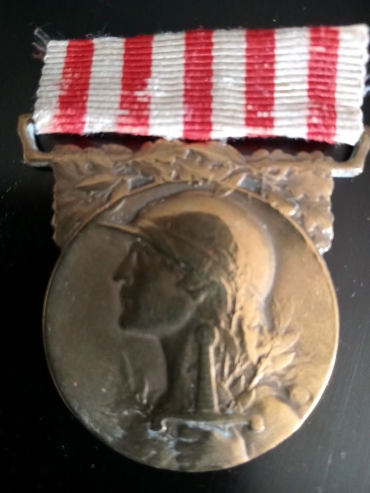 MEDIALLE  CROIX DU COMBATTANT  10 Argentan (61)