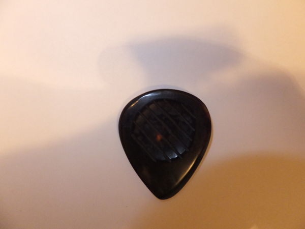 M�diator guitare manouche en v�ritable �caille de tortue 50 Puy-Saint-Andr� (05)