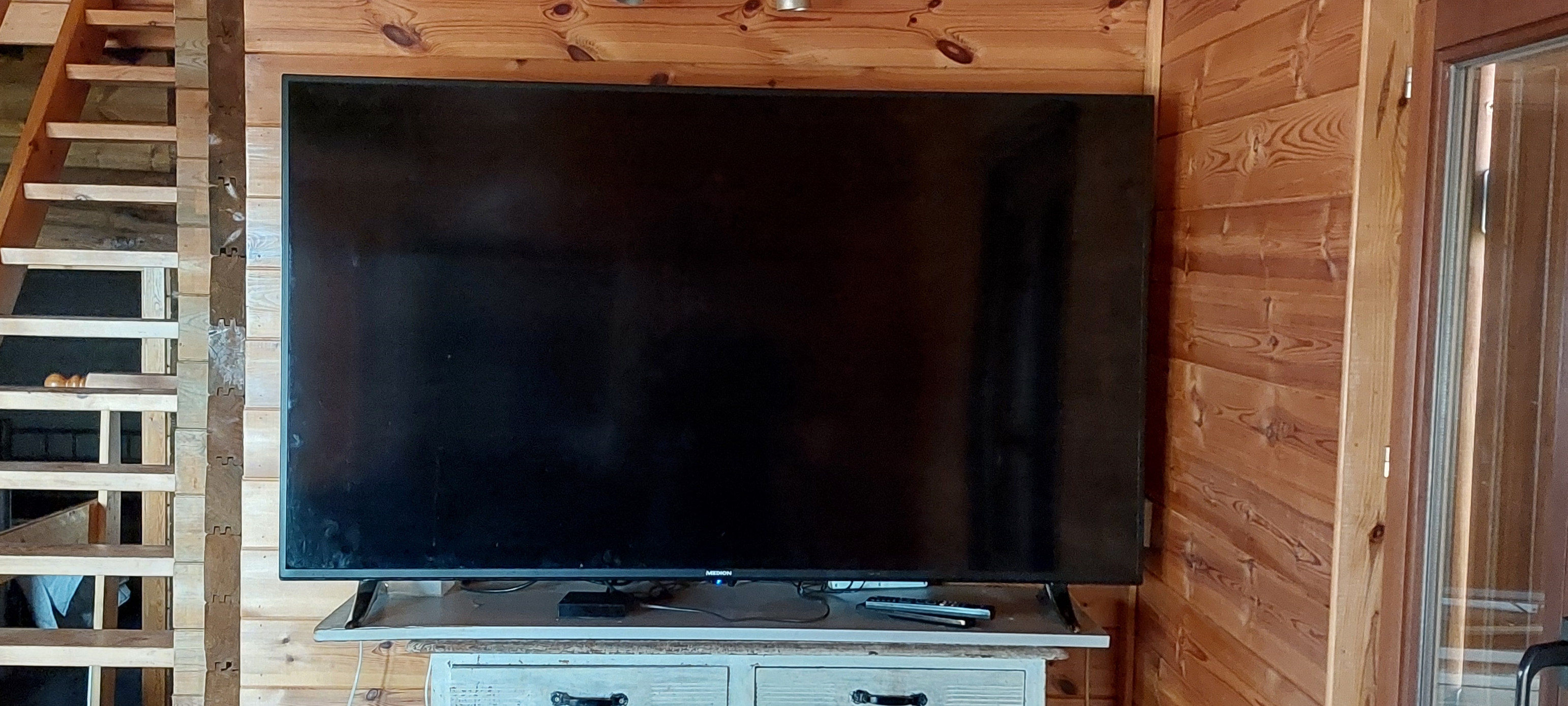 Medion TV flatscreen avec t�l�commande 145cm x 83 cm 0 Couvains (61)