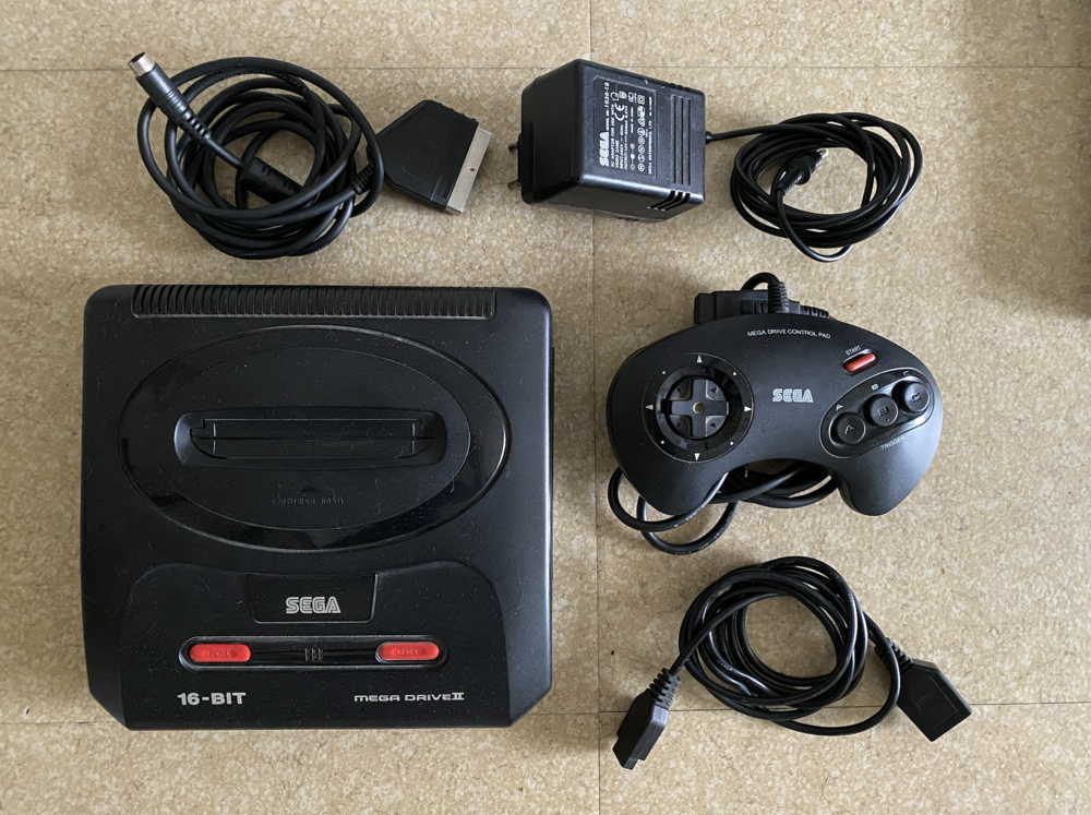 Mega Drive 2 avec 10 jeux 190 Nantes (44)