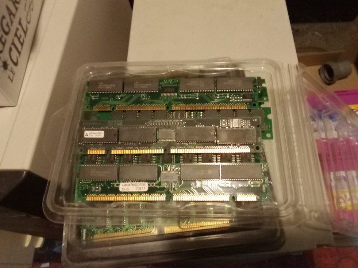 Barrette Mémoire RAM PC133 SDRAM Pour Pentium II / III - 168 Pins DIMM