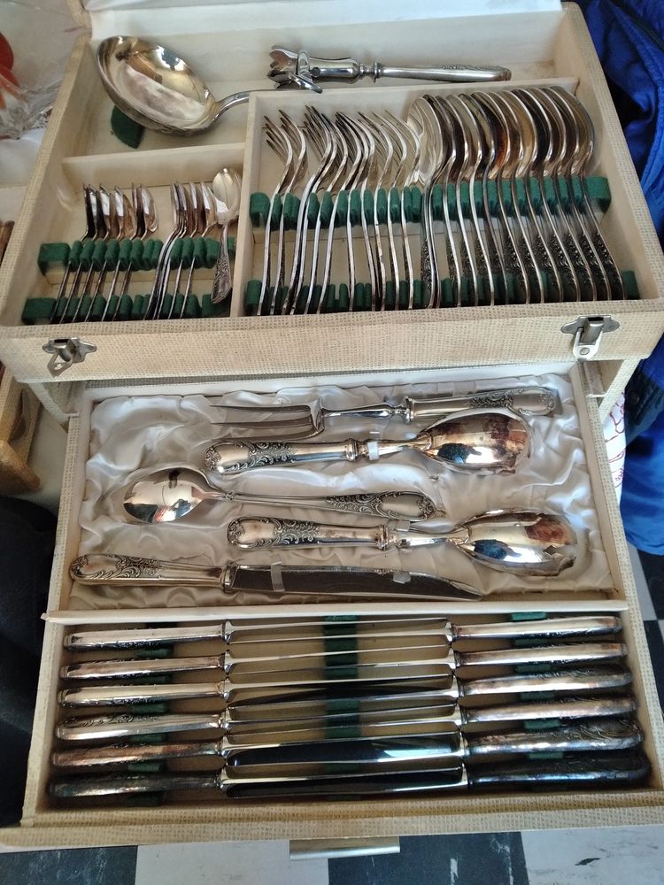 M�nag�re de famille 91 pi�ces 1000 Le Pontet (84)