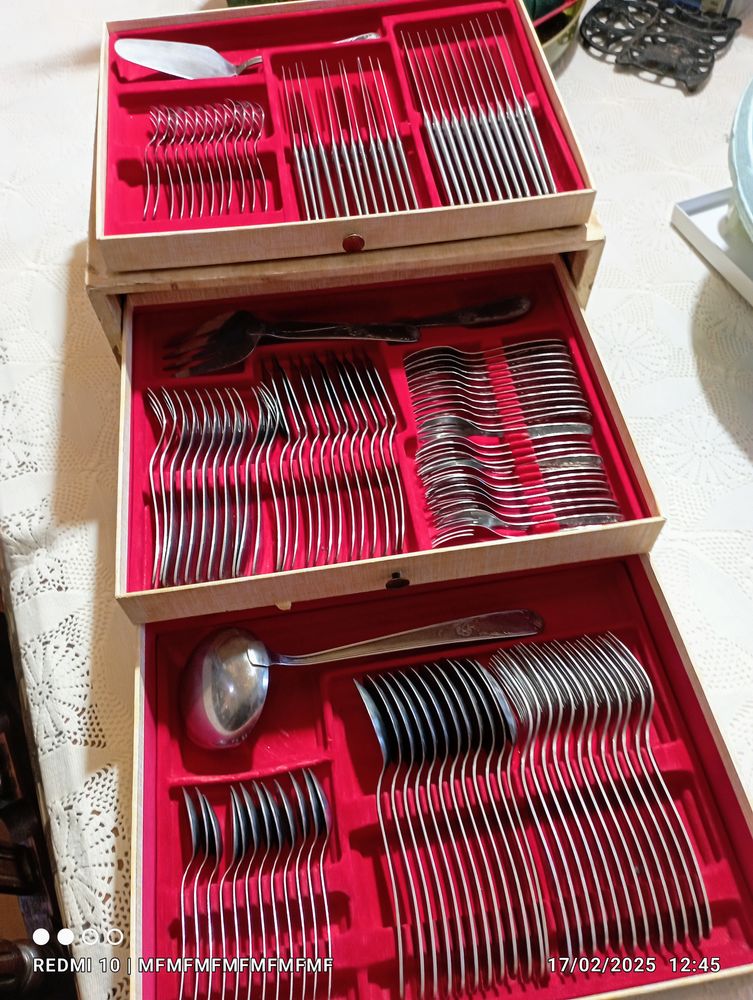 M�nag�re en Inox 124 pi�ces ann�es 1990. Ascinox. 80 Bordeaux (33)