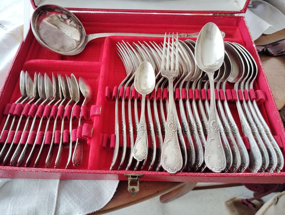 M�nag�re. En m�tal argent� 80 Vernon (27)