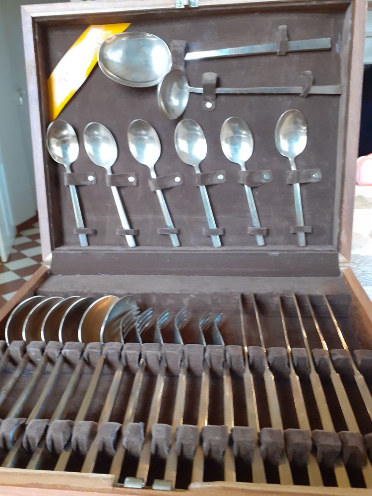 M�nag�re en solid bronze pour 6 personnes. 120 Montr�al (32)