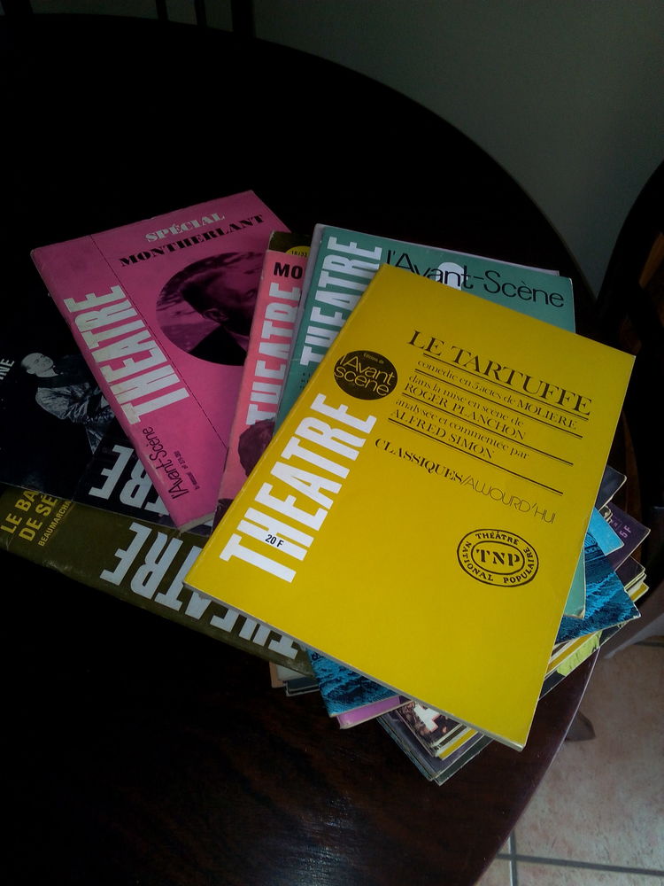 les bi-mensuels L'avant Scene Theatre 100 Issy-les-Moulineaux (92)