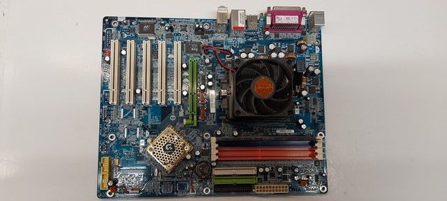 C. M�re GIGABYTE K8NSC-939 + AMD Athlon 3000+ � 1,8 G + M�m. 20 Cellule (63)