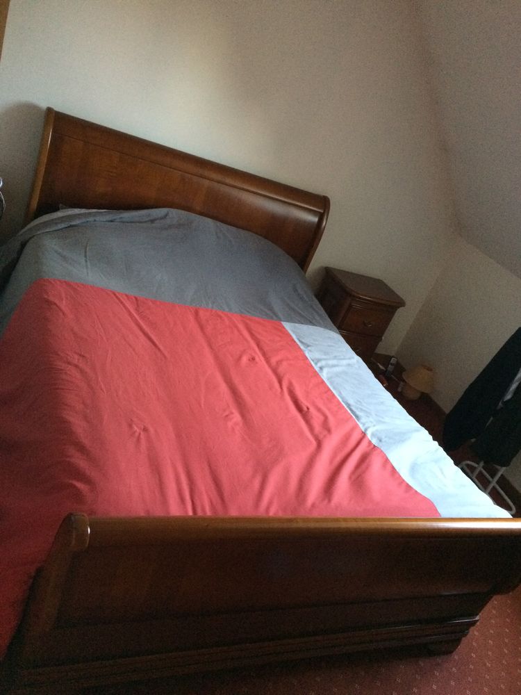 Lit merisier 140x190 avec chevets style Louis Philippe 380 Saint-Ch�ron (91)