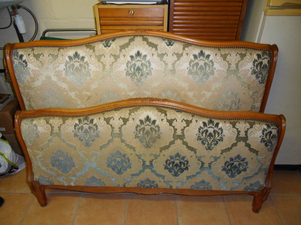 Lit merisier capitonn� 150 Soissons (02)