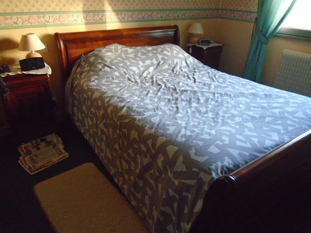 lit merisier+ 2 chevets 0 Saint-Georges-l�s-Baillargeaux (86)