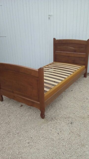 Lit en merisier massif 1 place 130 Bazoges-en-Paillers (85)