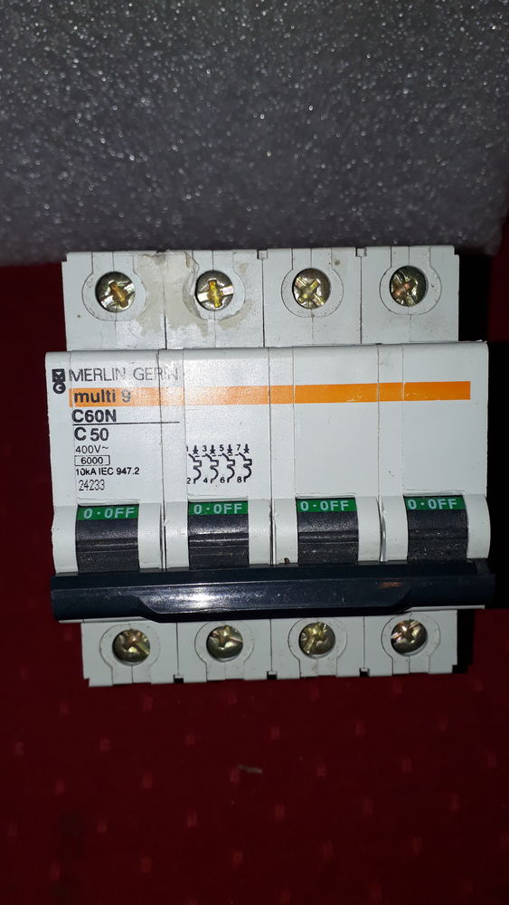 Merlin Gerin 24233 - Disjoncteur tetrapolaire C60N 40 Serres-Castet (64)
