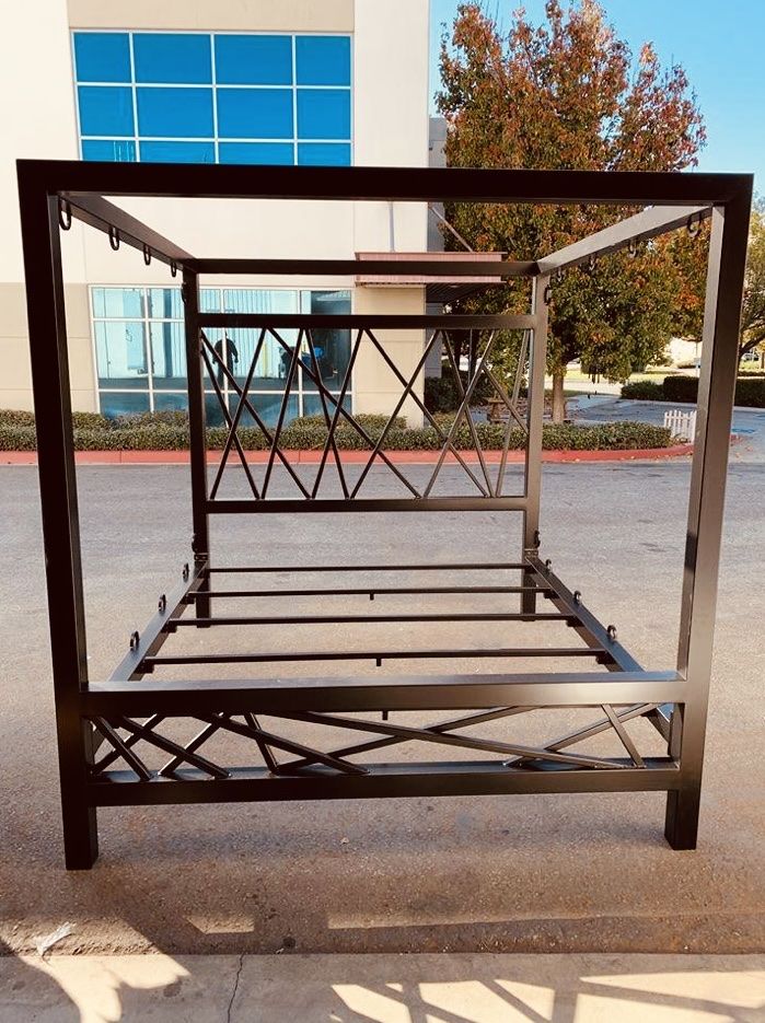 Lit sur mesure pour des exp�riences BDSM uniques et personnalis�es ! 2500 Marseille 10 (13)