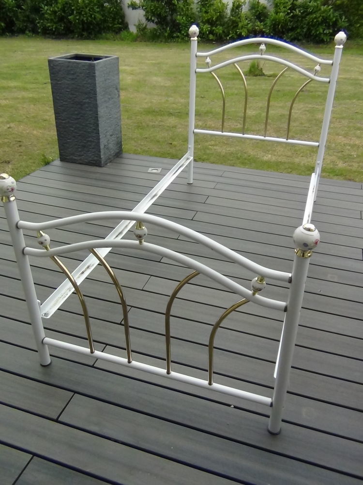 Lit m�tal Blanc avec porcelaine et sommier 90 Pornichet (44)