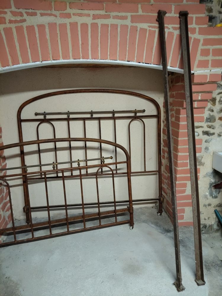 LIT  METAL FER ET CUIVRE 1,40m x 1,90 65 Guilliers (56)