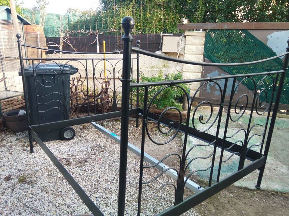 Lit en m�tal 120 La Fontonne (06)